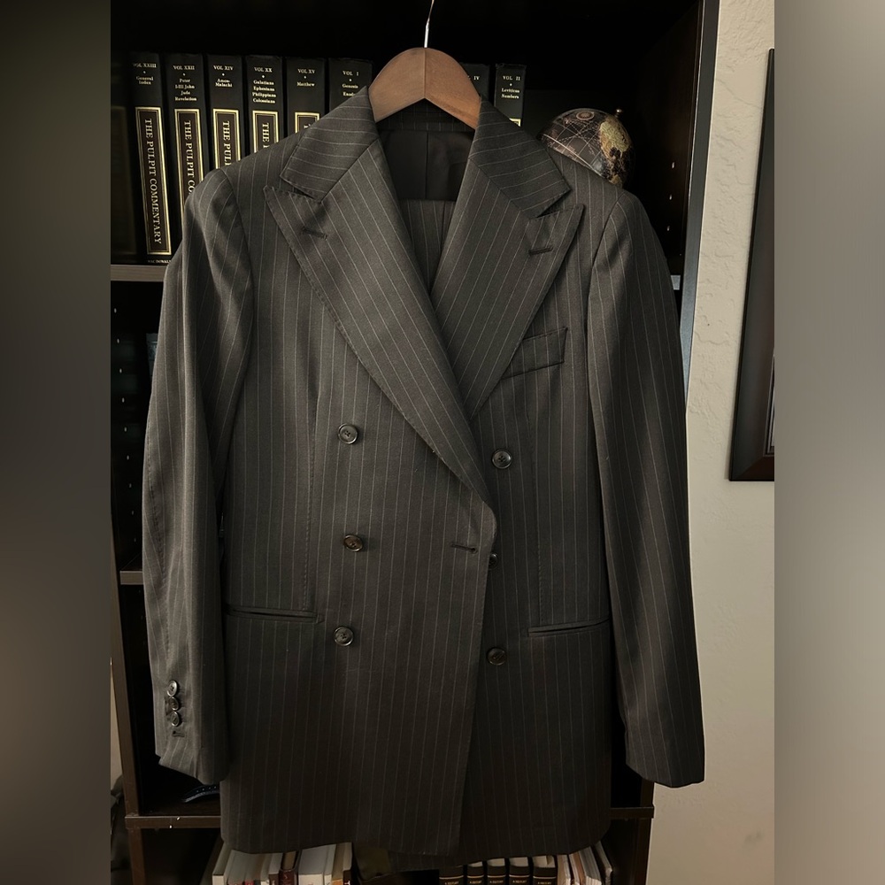 Suitreview Grey Pinstripe Suit Size 34R